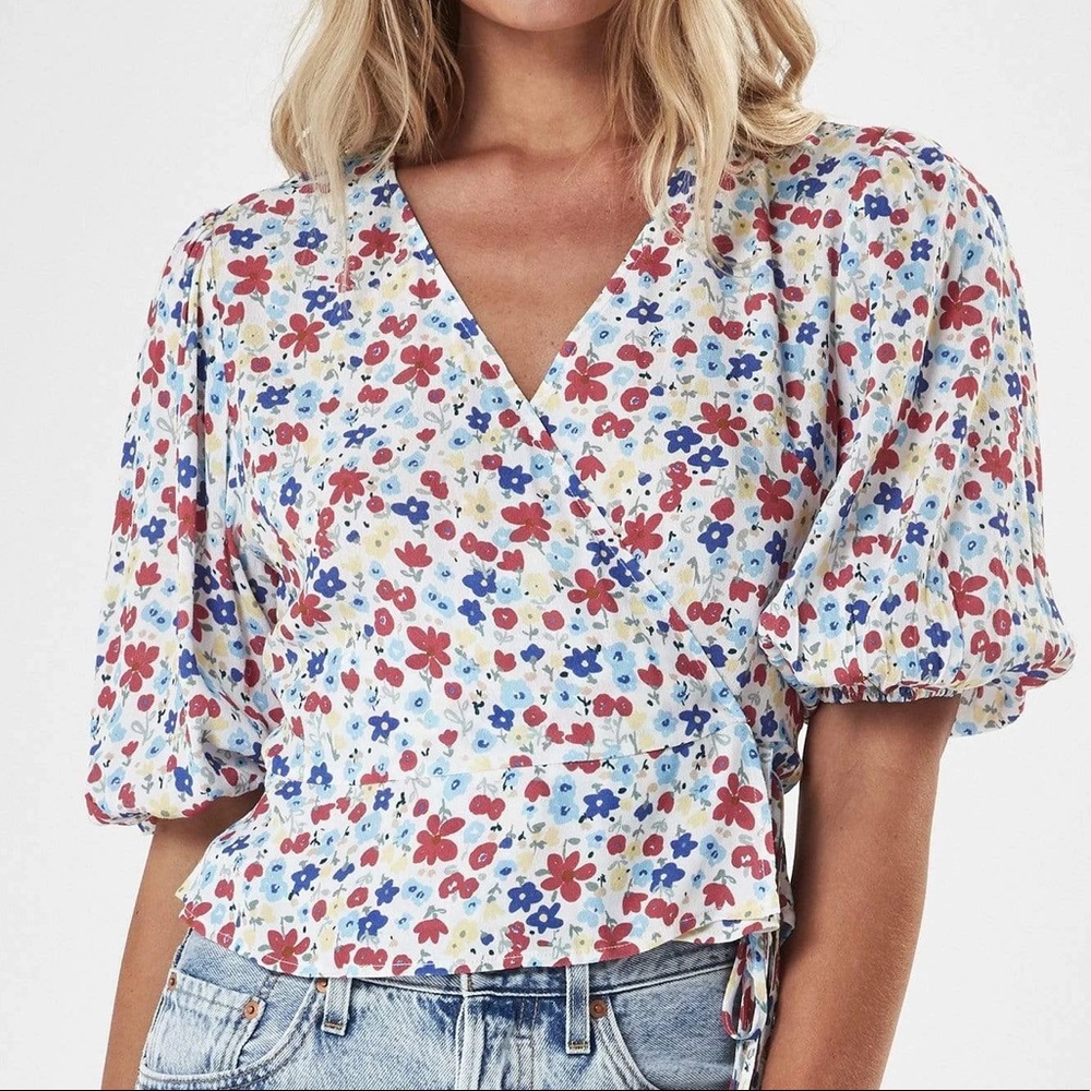 Charlie Holiday Salsa Wrap Top Stella Floral Size 4